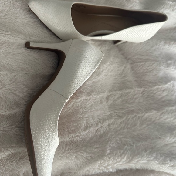 Elegant White Women's Heels - Picture 2 of 9